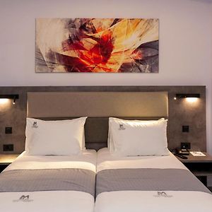 Meni Hotel